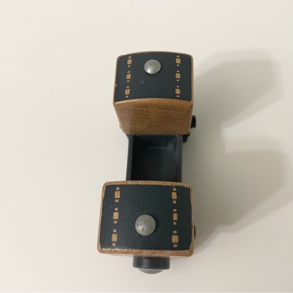 Thomas & Friends Wooden Clarabel Train - Picture 7 of 13